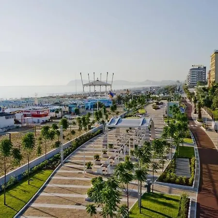 A 200 M Dal Mare Villetta Con Spazioso Giardino Casa de Férias *