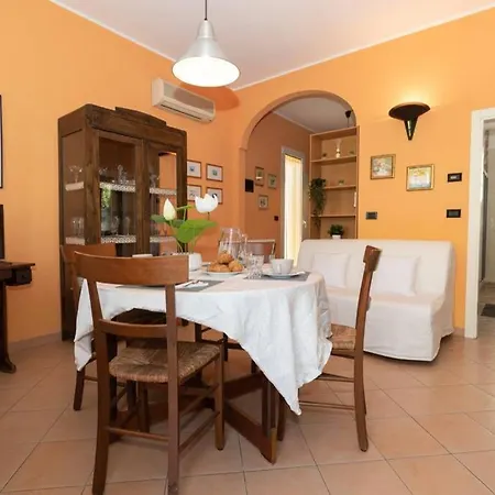 A 200 M Dal Mare Villetta Con Spazioso Giardino Casa de Férias
